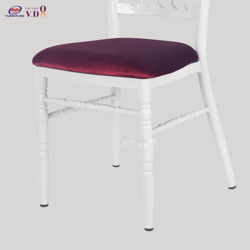 White Napoleon Chair with Red Seat Bag - Image 3